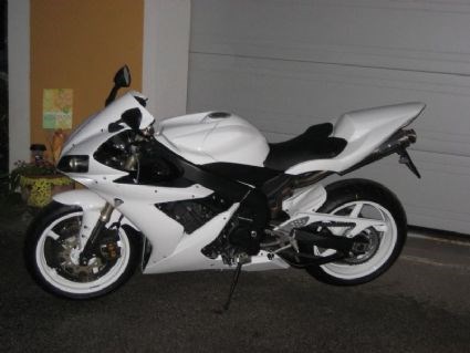 Umgebautes Motorrad Yamaha R1 von xxR1xxAndi - Bild 2 Umgebautes Motorrad Yamaha R1 von xxR1xxAndi - Bild 2