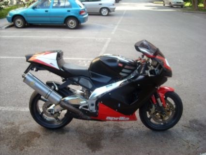 Umgebautes Motorrad Aprilia RSV 1000 R (RSV Mille R) von webert - Bild 1 Umgebautes Motorrad Aprilia RSV 1000 R (RSV Mille R) von webert - Bild 1