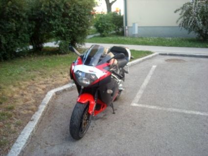 Umgebautes Motorrad Aprilia RSV 1000 R (RSV Mille R) von webert - Bild 2 Umgebautes Motorrad Aprilia RSV 1000 R (RSV Mille R) von webert - Bild 2