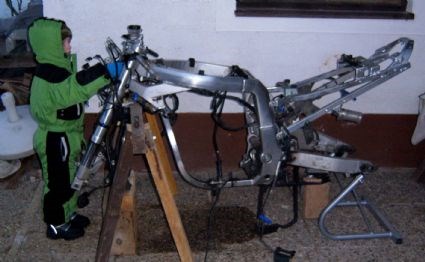 Umgebautes Motorrad Suzuki GSX-R 750 von streetfightersuzuki - Bild 10 Umgebautes Motorrad Suzuki GSX-R 750 von streetfightersuzuki - Bild 10