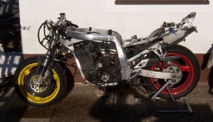 Umgebautes Motorrad Suzuki GSX-R 750 von streetfightersuzuki - Bild 5 Umgebautes Motorrad Suzuki GSX-R 750 von streetfightersuzuki - Bild 5