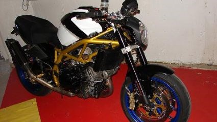 Umgebautes Motorrad Cagiva Raptor 1000 von pinh3ad - Bild 2 Umgebautes Motorrad Cagiva Raptor 1000 von pinh3ad - Bild 2