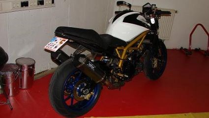 Umgebautes Motorrad Cagiva Raptor 1000 von pinh3ad - Bild 4 Umgebautes Motorrad Cagiva Raptor 1000 von pinh3ad - Bild 4