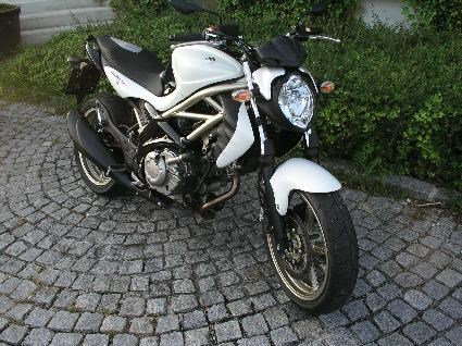 Umgebautes Motorrad Suzuki SFV 650 Gladius von Team Stadler GmbH - Bild 6 Umgebautes Motorrad Suzuki SFV 650 Gladius von Team Stadler GmbH - Bild 6