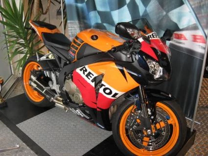 Umbgebautes Motorrad Honda CBR1000RR Fireblade Bild 1: Umbgebautes Motorrad Honda CBR1000RR Fireblade