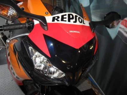 Umbgebautes Motorrad Honda CBR1000RR Fireblade Bild 7: Umbgebautes Motorrad Honda CBR1000RR Fireblade