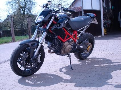 Umgebautes Motorrad Ducati Hypermotard 1100 von Braunbart Heribert Kilian GmbH - DUCATI SALZBURG - Bild 1 Umgebautes Motorrad Ducati Hypermotard 1100 von Braunbart Heribert Kilian GmbH - DUCATI SALZBURG - Bild 1