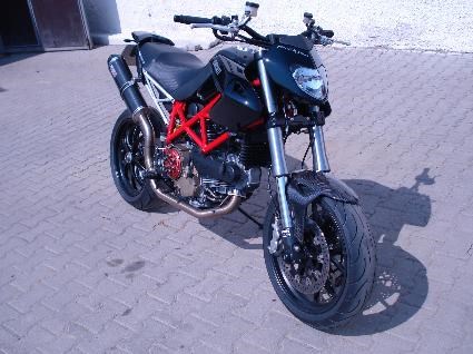 Umgebautes Motorrad Ducati Hypermotard 1100 von Braunbart Heribert Kilian GmbH - DUCATI SALZBURG - Bild 2 Umgebautes Motorrad Ducati Hypermotard 1100 von Braunbart Heribert Kilian GmbH - DUCATI SALZBURG - Bild 2