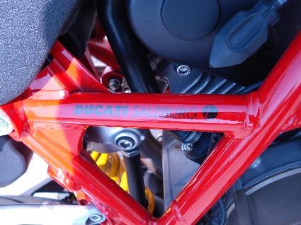 Umgebautes Motorrad Ducati Hypermotard 1100 von Braunbart Heribert Kilian GmbH - DUCATI SALZBURG - Bild 9 Umgebautes Motorrad Ducati Hypermotard 1100 von Braunbart Heribert Kilian GmbH - DUCATI SALZBURG - Bild 9