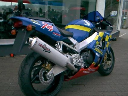 Umbgebautes Motorrad Honda CBR 900 RR Fireblade Bild 2: Umbgebautes Motorrad Honda CBR 900 RR Fireblade