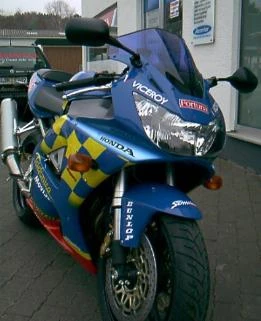 Umbgebautes Motorrad Honda CBR 900 RR Fireblade Bild 3: Umbgebautes Motorrad Honda CBR 900 RR Fireblade