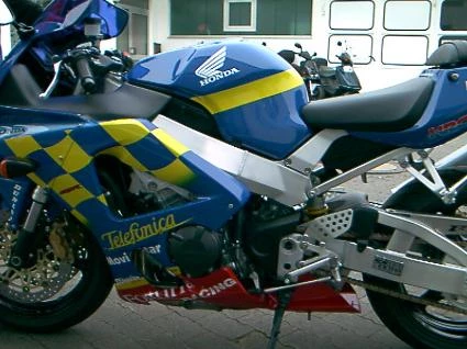 Umbgebautes Motorrad Honda CBR 900 RR Fireblade Bild 6: Umbgebautes Motorrad Honda CBR 900 RR Fireblade