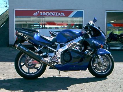 Umbgebautes Motorrad Honda CBR 900 RR Fireblade Bild 1: Umbgebautes Motorrad Honda CBR 900 RR Fireblade
