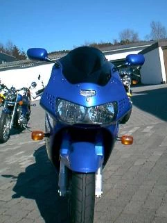 Umbgebautes Motorrad Honda CBR 900 RR Fireblade Bild 3: Umbgebautes Motorrad Honda CBR 900 RR Fireblade