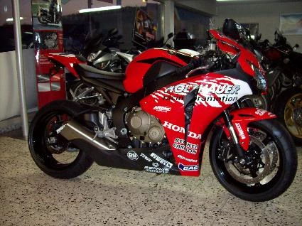 Umbgebautes Motorrad Honda CBR1000RR Fireblade Bild 1: Umbgebautes Motorrad Honda CBR1000RR Fireblade