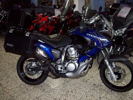 Umbgebautes Motorrad Honda XL 700V Transalp Bild 1: Umbgebautes Motorrad Honda XL 700V Transalp