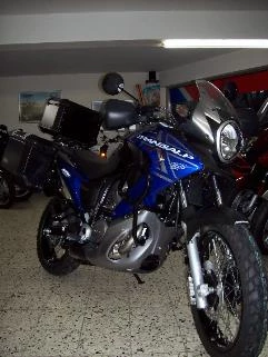 Umbgebautes Motorrad Honda XL 700V Transalp Bild 2: Umbgebautes Motorrad Honda XL 700V Transalp