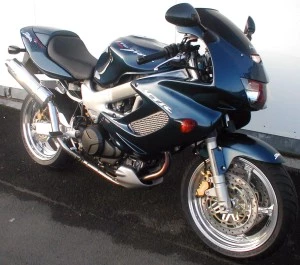 Rebuilt motorbike Honda VTR 1000 F Fire Storm Bild 1: Rebuilt motorbike Honda VTR 1000 F Fire Storm