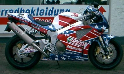 Umbgebautes Motorrad Honda VTR 1000 SP-2 Bild 2: Umbgebautes Motorrad Honda VTR 1000 SP-2