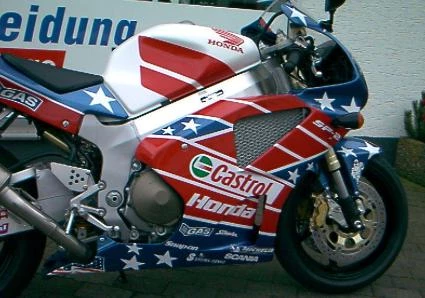 Umbgebautes Motorrad Honda VTR 1000 SP-2 Bild 4: Umbgebautes Motorrad Honda VTR 1000 SP-2