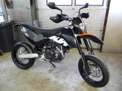 Umgebautes Motorrad KTM 690 SMC von Bräuer Motorradsport KG - Bild 2