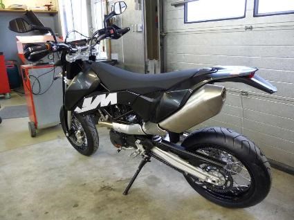 Umgebautes Motorrad KTM 690 SMC von Bräuer Motorradsport KG - Bild 4