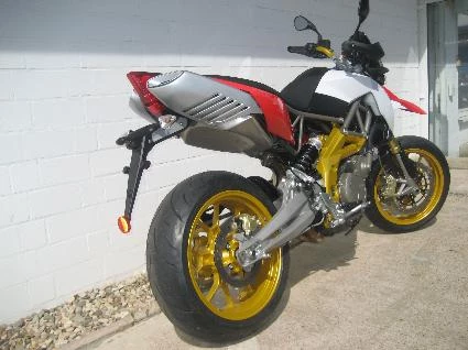 Umbgebautes Motorrad Aprilia Dorsoduro 750 Bild 1: Umbgebautes Motorrad Aprilia Dorsoduro 750