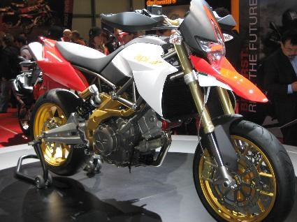 Umgebautes Motorrad Aprilia Dorsoduro 750 von Zweiradtechnik Thomas Kaiser - Bild 10 Umgebautes Motorrad Aprilia Dorsoduro 750 von Zweiradtechnik Thomas Kaiser - Bild 10