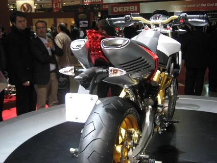 Umbgebautes Motorrad Aprilia Dorsoduro 750 Bild 9: Umbgebautes Motorrad Aprilia Dorsoduro 750