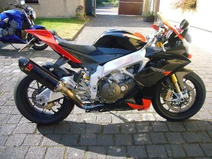Umbgebautes Motorrad Aprilia RSV 4 Factory Bild 1: Umbgebautes Motorrad Aprilia RSV 4 Factory