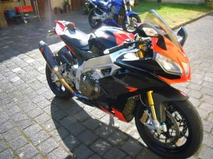Umbgebautes Motorrad Aprilia RSV 4 Factory Bild 4: Umbgebautes Motorrad Aprilia RSV 4 Factory