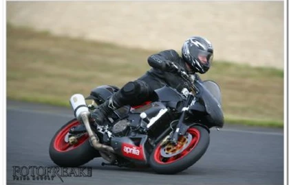 Aprilia RSV 1000 Tuono R Custom Bike Aprilia RSV 1000 Tuono R Custom Bike