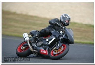Aprilia RSV 1000 Tuono R Aprilia RSV 1000 Tuono R