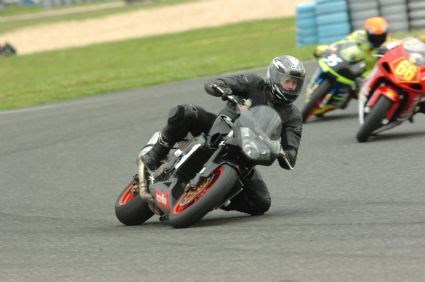 Umgebautes Motorrad Aprilia RSV 1000 Tuono R von thyr - Bild 5 Umgebautes Motorrad Aprilia RSV 1000 Tuono R von thyr - Bild 5