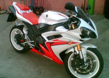 Yamaha R1 Custom Bike