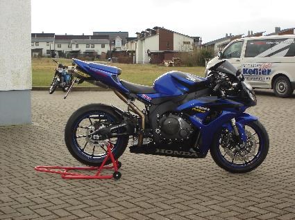 Umgebautes Motorrad Honda CBR1000RR Fireblade von Motorradcenter Keßler - Bild 5 Umgebautes Motorrad Honda CBR1000RR Fireblade von Motorradcenter Keßler - Bild 5
