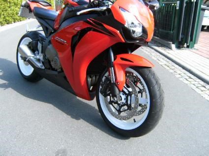 Umgebautes Motorrad Honda CBR1000RR Fireblade von Zweiradtechnik Jörg Schlieter - Bild 2 Umgebautes Motorrad Honda CBR1000RR Fireblade von Zweiradtechnik Jörg Schlieter - Bild 2