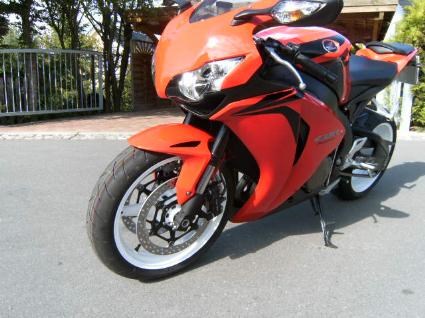 Umgebautes Motorrad Honda CBR1000RR Fireblade von Zweiradtechnik Jörg Schlieter - Bild 3 Umgebautes Motorrad Honda CBR1000RR Fireblade von Zweiradtechnik Jörg Schlieter - Bild 3