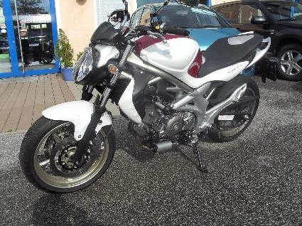 Umbgebautes Motorrad Suzuki SFV 650 Gladius Bild 1: Umbgebautes Motorrad Suzuki SFV 650 Gladius