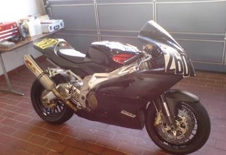 Aprilia RSV 1000 R (RSV Mille R)