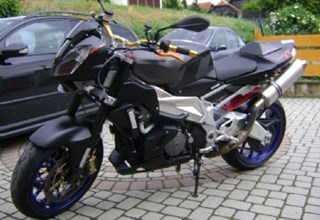 Aprilia RSV 1000 Tuono R Aprilia RSV 1000 Tuono R