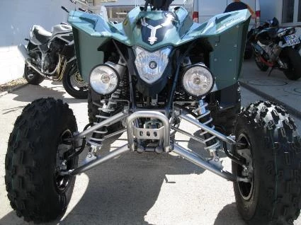Umbgebautes Motorrad Suzuki Quadsport Z400 Bild 4: Umbgebautes Motorrad Suzuki Quadsport Z400