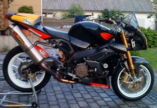 Aprilia RSV 1000 Tuono Factory