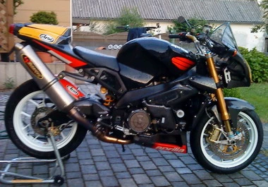 Aprilia RSV 1000 Tuono Factory Custom Bike Aprilia RSV 1000 Tuono Factory Custom Bike