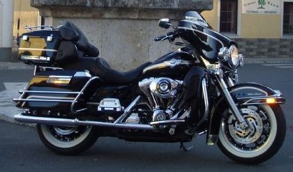 Harley-Davidson Electra Glide Classic FLHTC Custom Bike