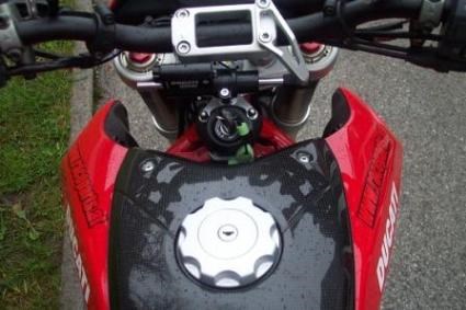 Umgebautes Motorrad Ducati Hypermotard 1100 S von Braunbart Heribert Kilian GmbH - DUCATI SALZBURG - Bild 5 Umgebautes Motorrad Ducati Hypermotard 1100 S von Braunbart Heribert Kilian GmbH - DUCATI SALZBURG - Bild 5
