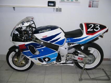 Umgebautes Motorrad Suzuki GSX-R 750 von GSN Motorraeder - Bild 3 Umgebautes Motorrad Suzuki GSX-R 750 von GSN Motorraeder - Bild 3