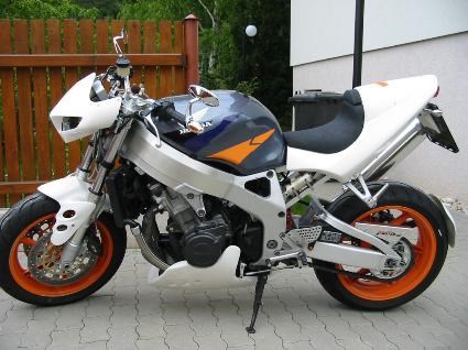 Umgebautes Motorrad Honda CBR 900 RR Fireblade von GSN Motorraeder - Bild 3 Umgebautes Motorrad Honda CBR 900 RR Fireblade von GSN Motorraeder - Bild 3