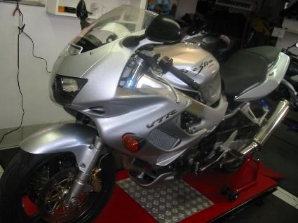 Umgebautes Motorrad Honda VTR 1000 F Fire Storm von GSN Motorraeder - Bild 3 Umgebautes Motorrad Honda VTR 1000 F Fire Storm von GSN Motorraeder - Bild 3
