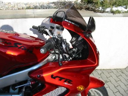 Umbgebautes Motorrad Honda VTR 1000 F Fire Storm Bild 1: Umbgebautes Motorrad Honda VTR 1000 F Fire Storm